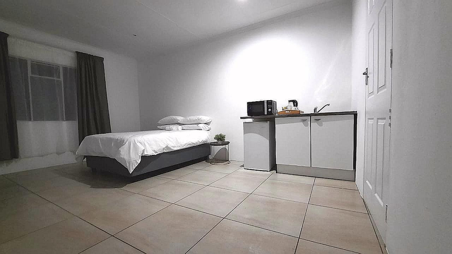 Bedroom 2, Cosmo Sleepover, City of Johannesburg