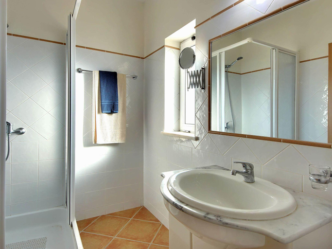 Bathroom 4, Villa in Carvoeiro near Beach Pool, Lagoa