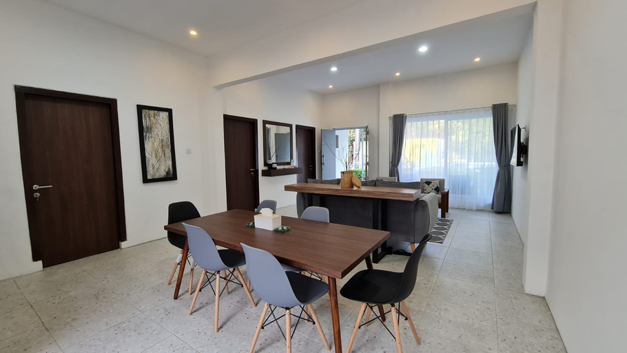 Dining Room 5, WELEVEN 3BR Dago Bawah, Bandung