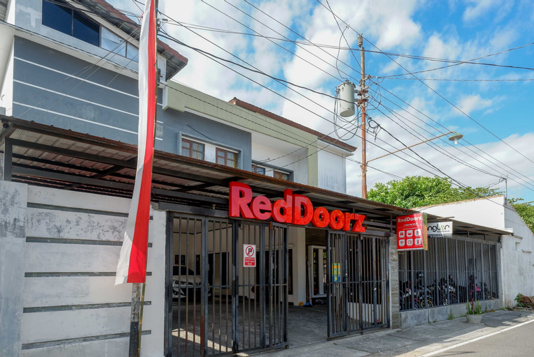 Exterior & Views 5, RedDoorz @ Kratonan Solo, Solo