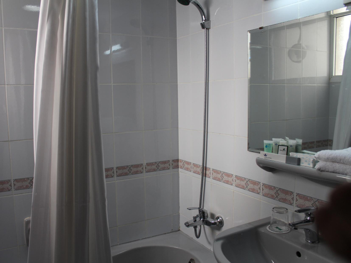 Bathroom 3, Al Nakheel Hotel Apartments, Dubai