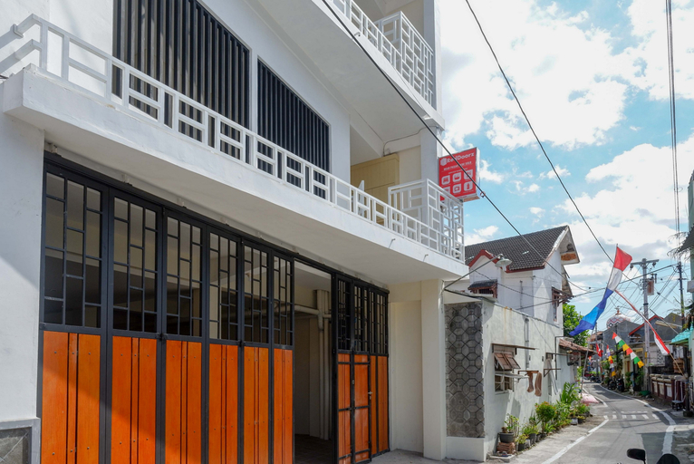 Exterior & Views 2, RedDoorz Plus near Pasar Gede Solo, Solo