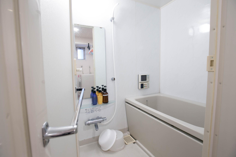 Bathroom 3, Yakuin apartment, Fukuoka