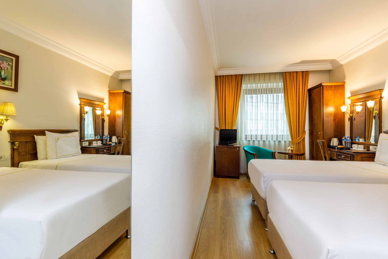 Bathroom 4, Hotel Golden Crown, Fatih