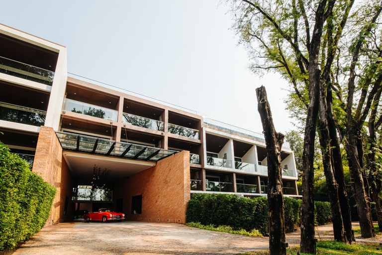 Exterior & Views
