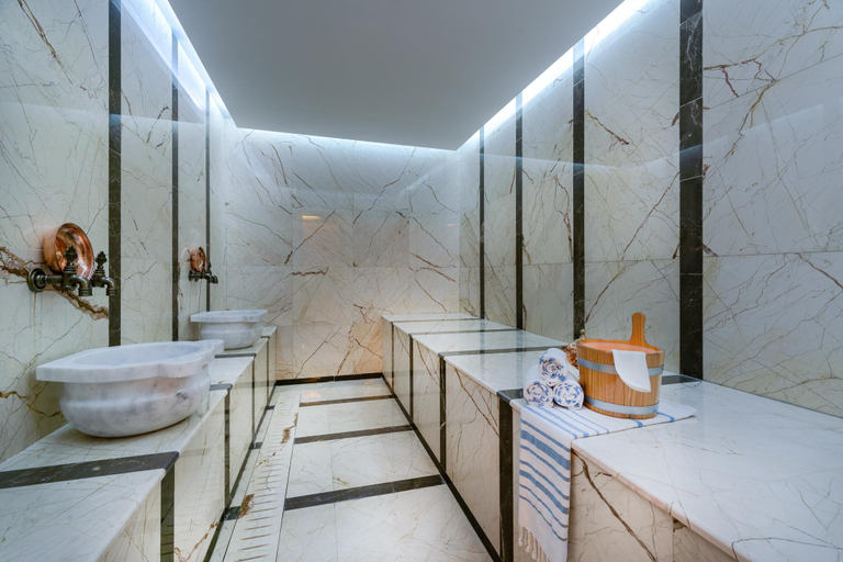Bathroom 5, Concorde Tower Hotel