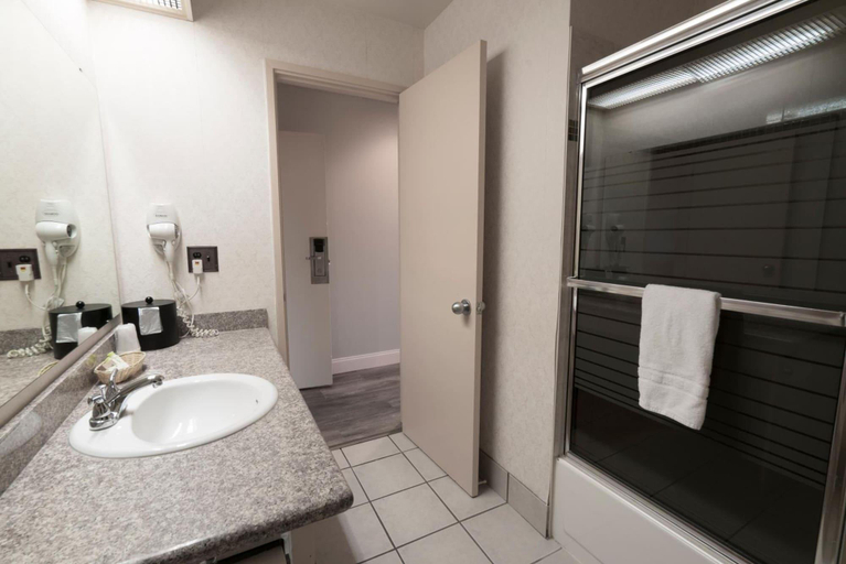 Bathroom, Hotel International, Snohomish