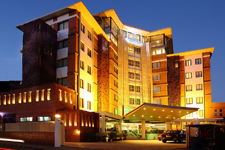Exterior & Views