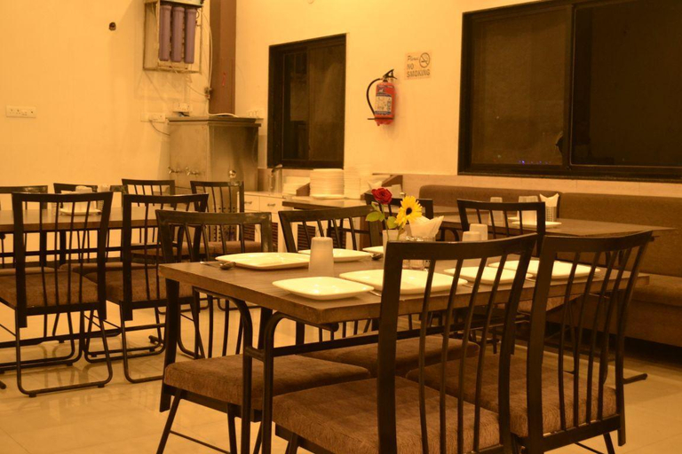 Others 5, Hotel Safari, Chandrapur