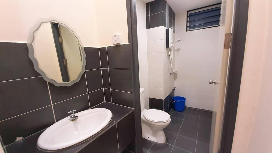 Bedroom 3, Long Stays: Stutong Apartment near KPJ, Samajaya, Kuching