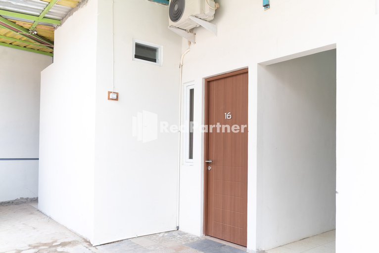 Exterior & Views 2, Wisma Narada 2 Lampung Mitra RedDoorz, Bandar Lampung