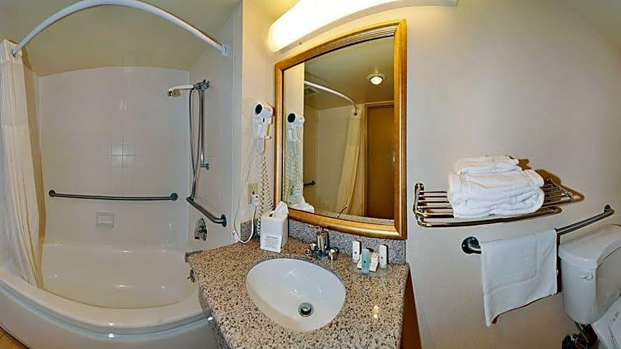 Bathroom 3, Stockton Inn, San Joaquin