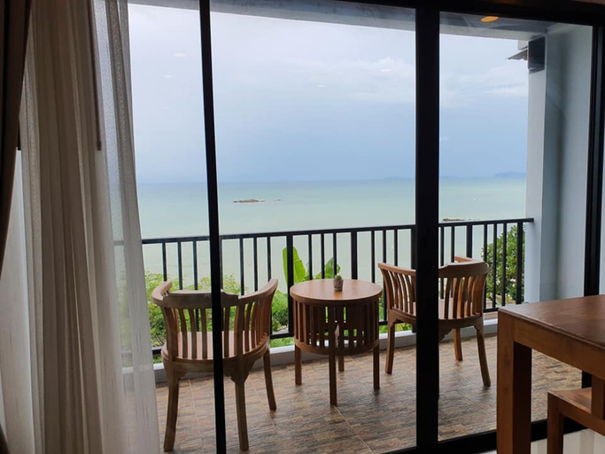 Others 3, Grace Seaview, Ban Chang
