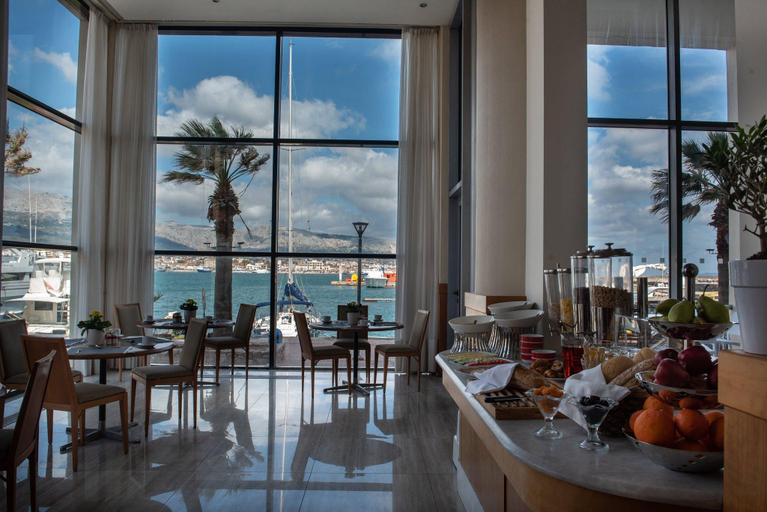 Food & Drinks 5, Chios Chandris, North Aegean