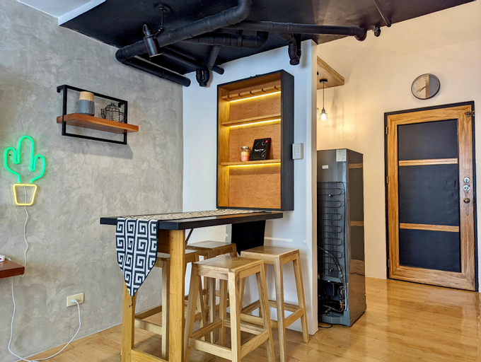 Others 2, Loft 1BR Family Condo Cozy Industrial Vibe Cainta, Cainta