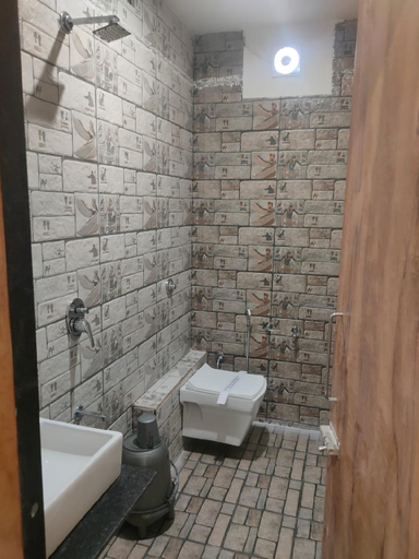 Bathroom 4, Hotel Fun Imperial Morbi, Morbi