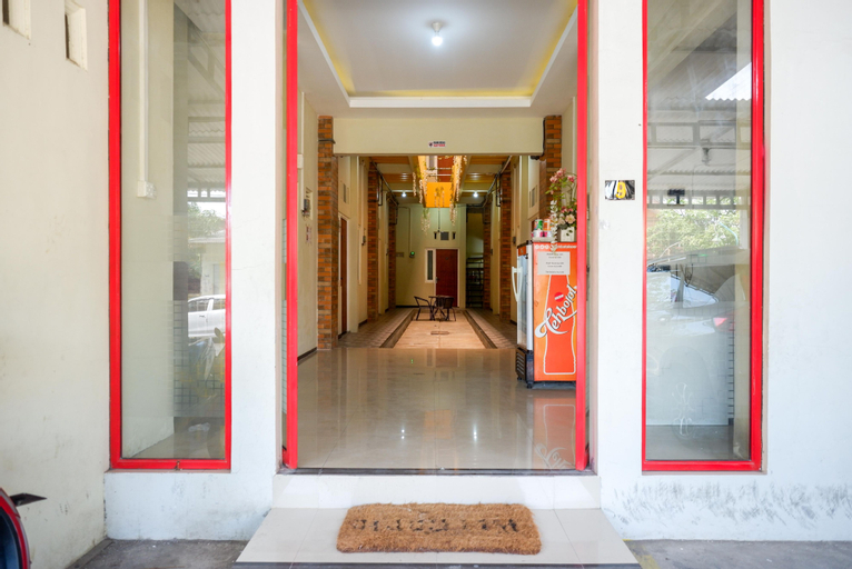 Public Area 3, RedDoorz near Bandara Ahmad Yani Semarang, Semarang