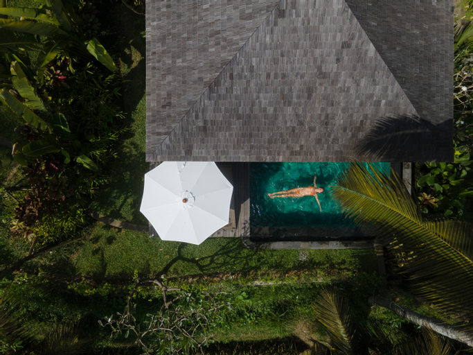 Exterior & Views 30