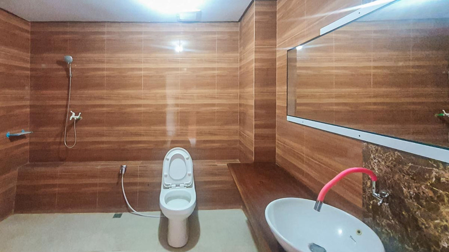 Bathroom 5, RedDoorz Syariah @ Banyu Asem Banyuwangi, Banyuwangi