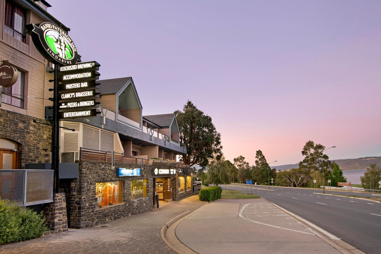 Public Area, Banjo Paterson Inn, Snowy River
