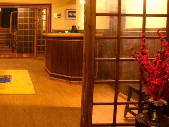 Others 4, Mountain Lodges of Nepal - Monjo, Sagarmatha