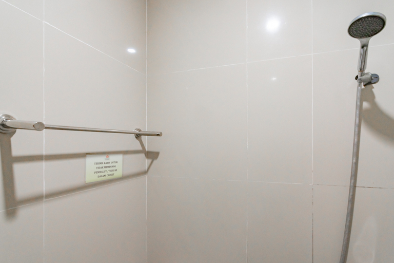 Bathroom 4, RedDoorz near Gedung Sate 2, Bandung