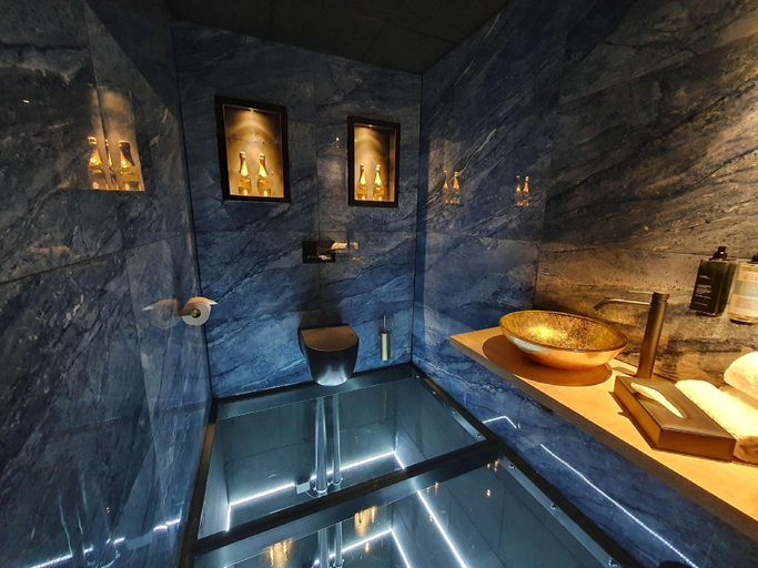 Bathroom 5, Hotel Haarhuis, Arnhem