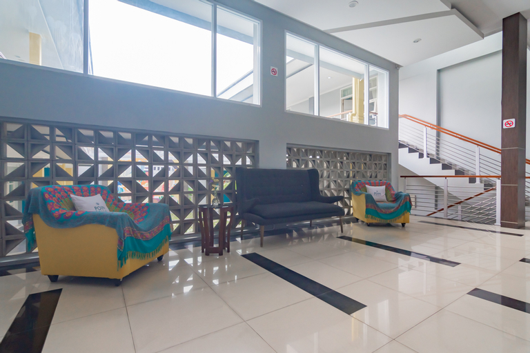 Public Area 3, RedDoorz Plus @ Point Phila Cihampelas, Bandung