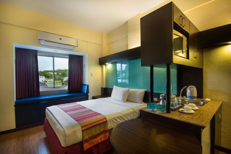Bedroom 3, Microtel by Wyndham Batangas, Santo Tomas