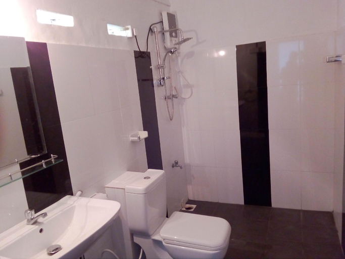 Bathroom 4, Hotel New SeaSide Inn, Hikkaduwa