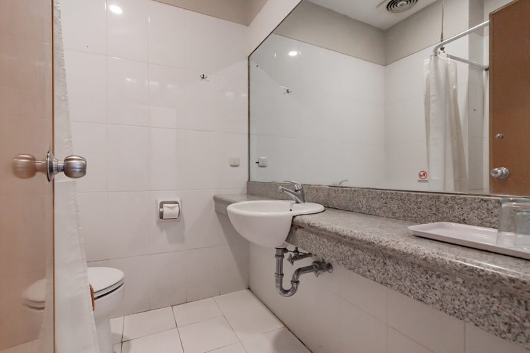 Bathroom 4, RedDoorz near Simpang Dago 2, Bandung