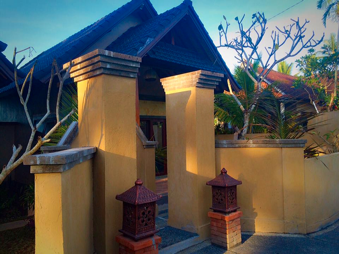 Exterior & Views 12