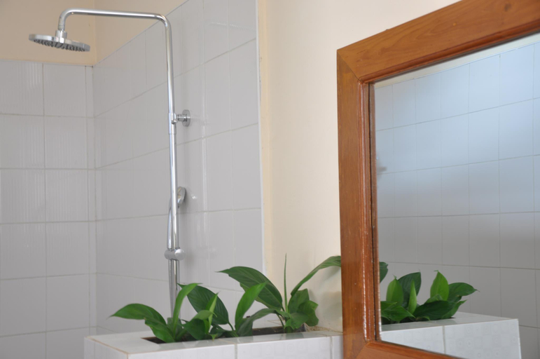 Bathroom 4, Trinity Family Inn, Taunggye