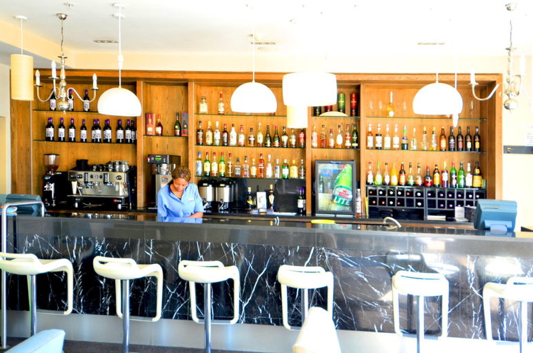 Food & Drinks 5, 410 & 214 Harbour Bridge Luxury Apartments, City of Cape Town