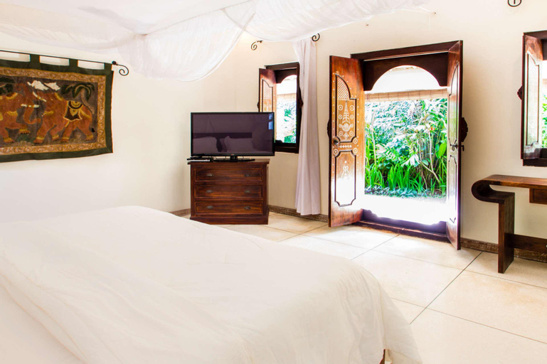 Bedroom 1, Picture Relaxing Beside Your Private Pool in Seminyak While the Staff Serve You Ice Cold Drinks, Badung