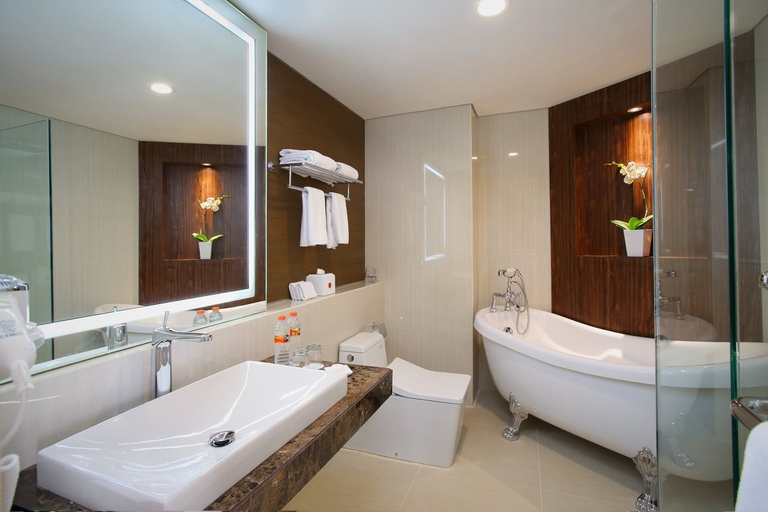 Bathroom 4, Grandhika Hotel Semarang, Semarang