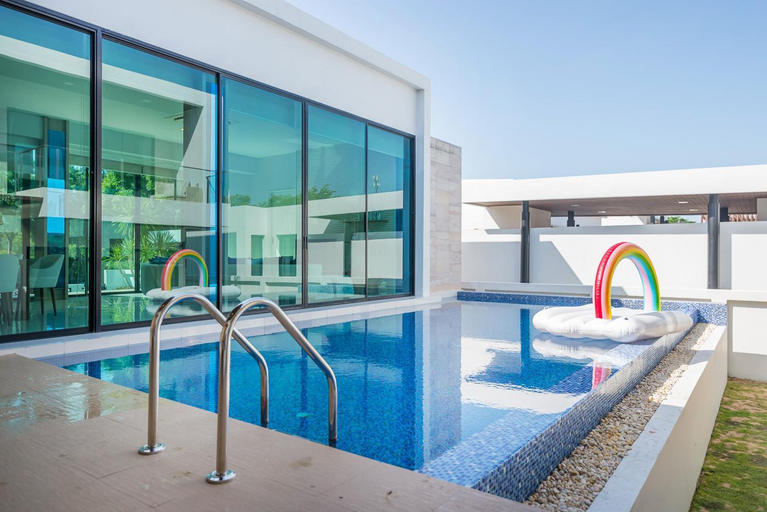 Sport & Beauty 2, Movenpick Residences 3BR Private Pool Villa – Beach Access, Sattahip