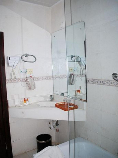 Bathroom 3, Owu Crown Hotel Ibadan, Lagelu