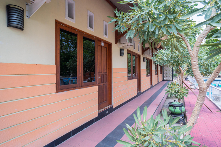 Exterior & Views 2, RedDoorz @ Panglima Sudirman Madiun, Madiun