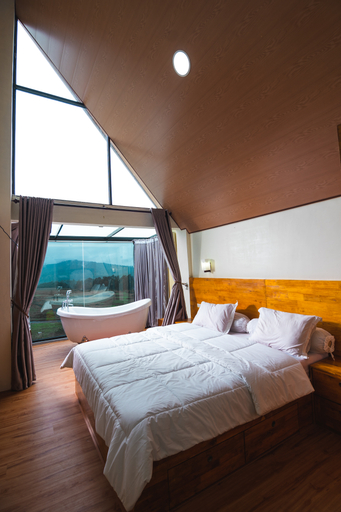 Bedroom 1, Siosar Barn Villa, Karo