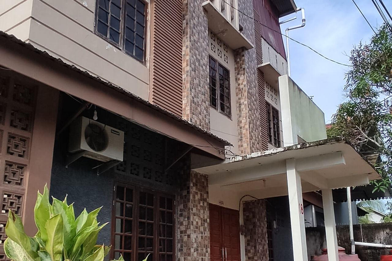 Exterior & Views 1, Wisma Alas Sintang Syariah RedPartner, Sintang