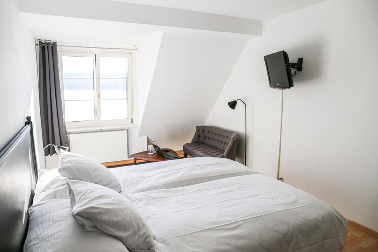 Bedroom 3, Hotel Hirschen am See, Meilen