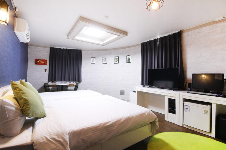 Bedroom, Gwangju Sinandong Zeus, Buk