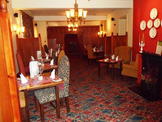 Food & Drinks 5, Three Queens Hotel, Staffordshire