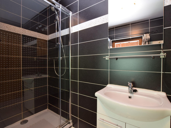 Bathroom 3, Ourthe Valley View Retreat, Luxembourg