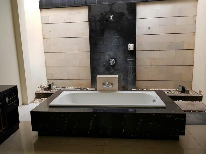 Bedroom 2, 1BR Private Large Pool villa & Kitchen in Seminyak, Badung