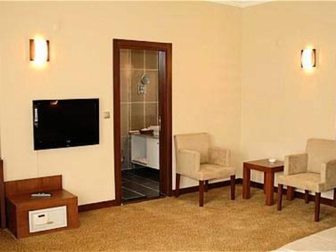 Others 5, Paluri Hotel, Hopa