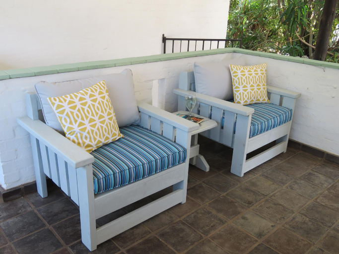 Public Area, Bare Feet Retreat, Ugu