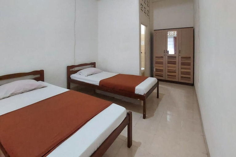 Bedroom 2, Wisma Alas Sintang Syariah RedPartner, Sintang