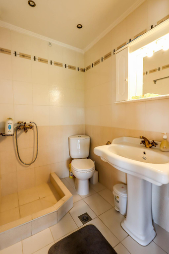 Bathroom 3, Studio Acropolis Serres Next to Center, Central Macedonia
